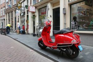 scooter-rouge-urbain-retro